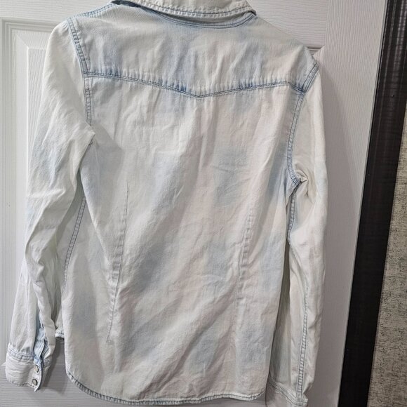Gap Ladies Button-up Denim Shirt Size M - Picture 2 of 2